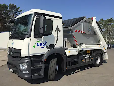 Klein-Lkw mit Absetzcontainer